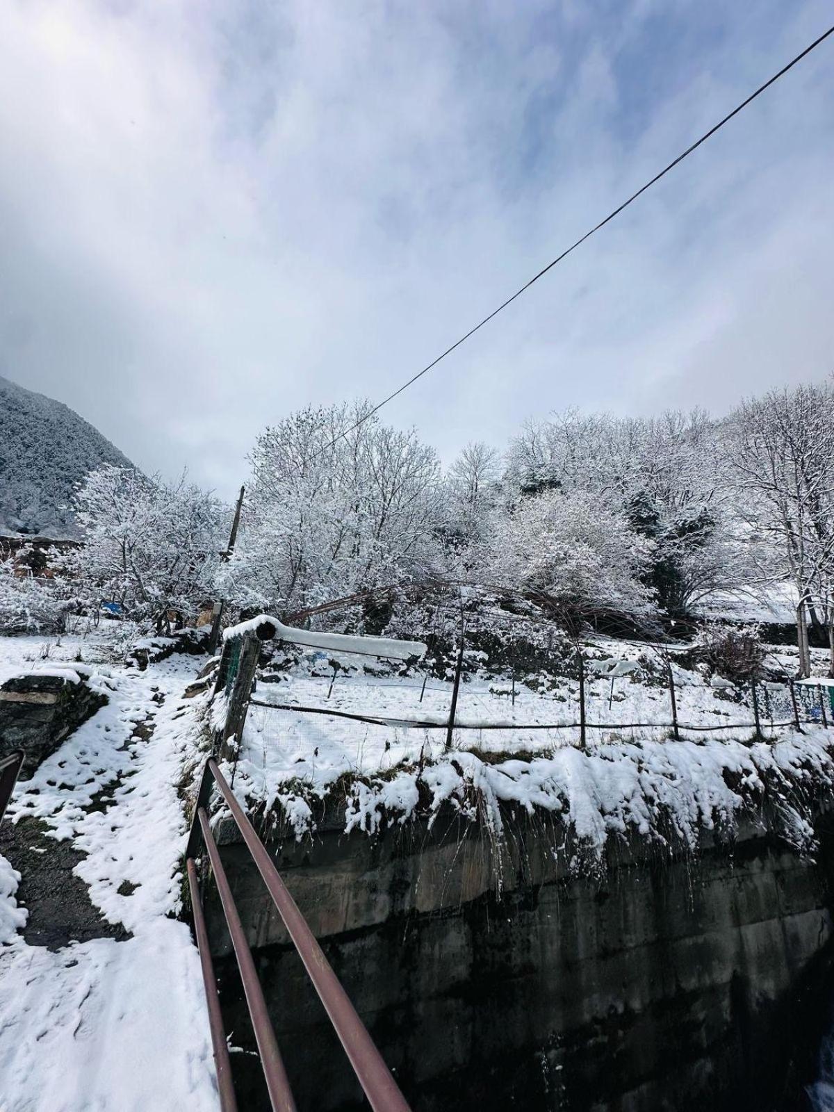 Hotel Valls Valira Os de Civís Eksteriør bilde