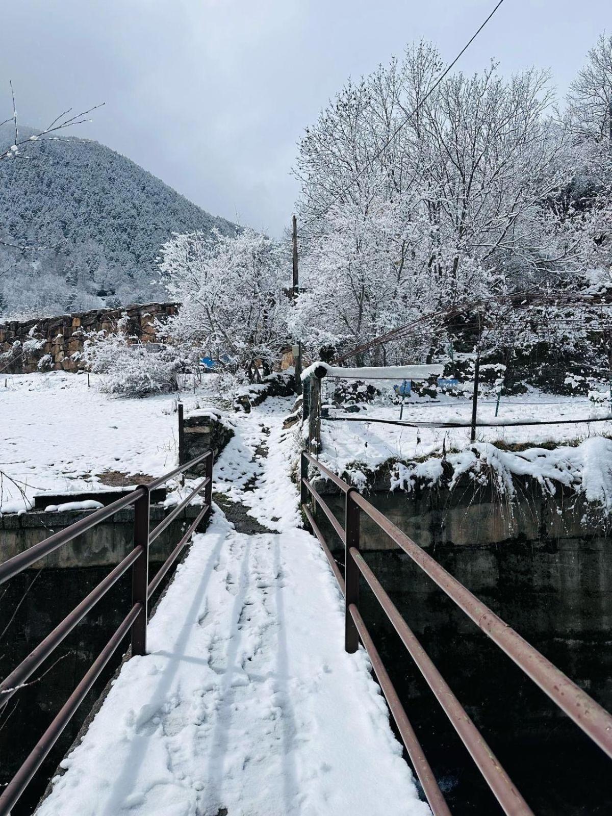 Hotel Valls Valira Os de Civís Eksteriør bilde